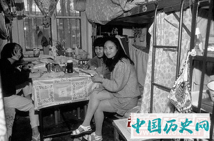 80年代老照片：1980年代北京老照片 车不多，房不贵