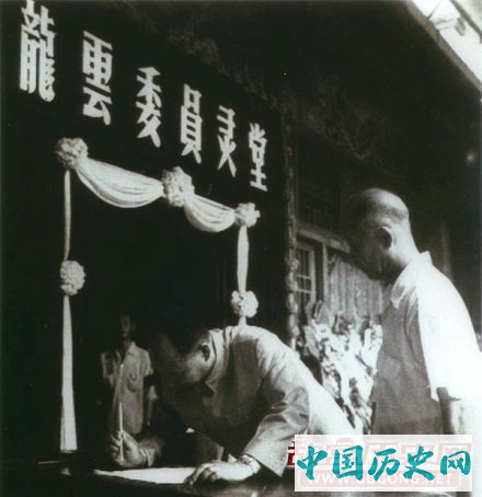 实拍“云南王”龙云墓地