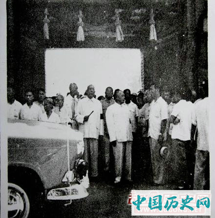 实拍“云南王”龙云墓地