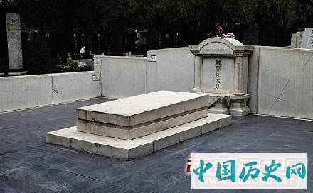 实拍“云南王”龙云墓地