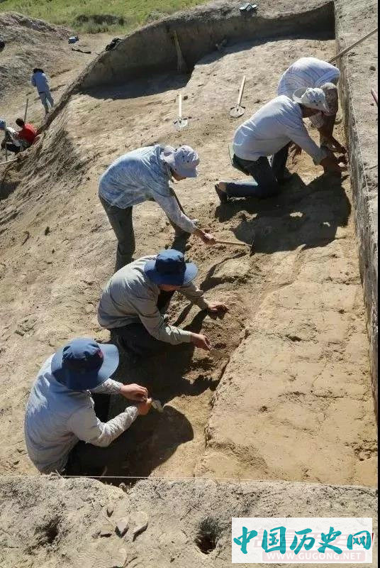 吉尔吉斯斯坦红河古城西侧佛寺遗址发掘取得阶段性成果