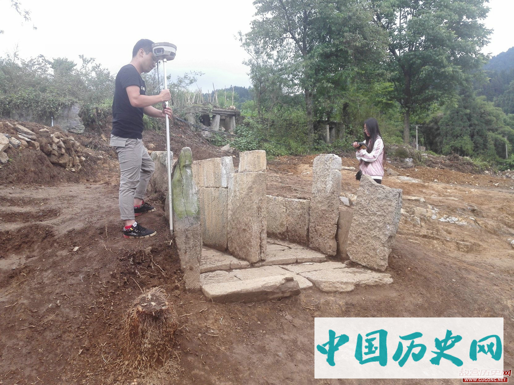 云南威信白岩寨墓地
