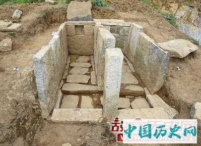 云南威信白岩寨墓地