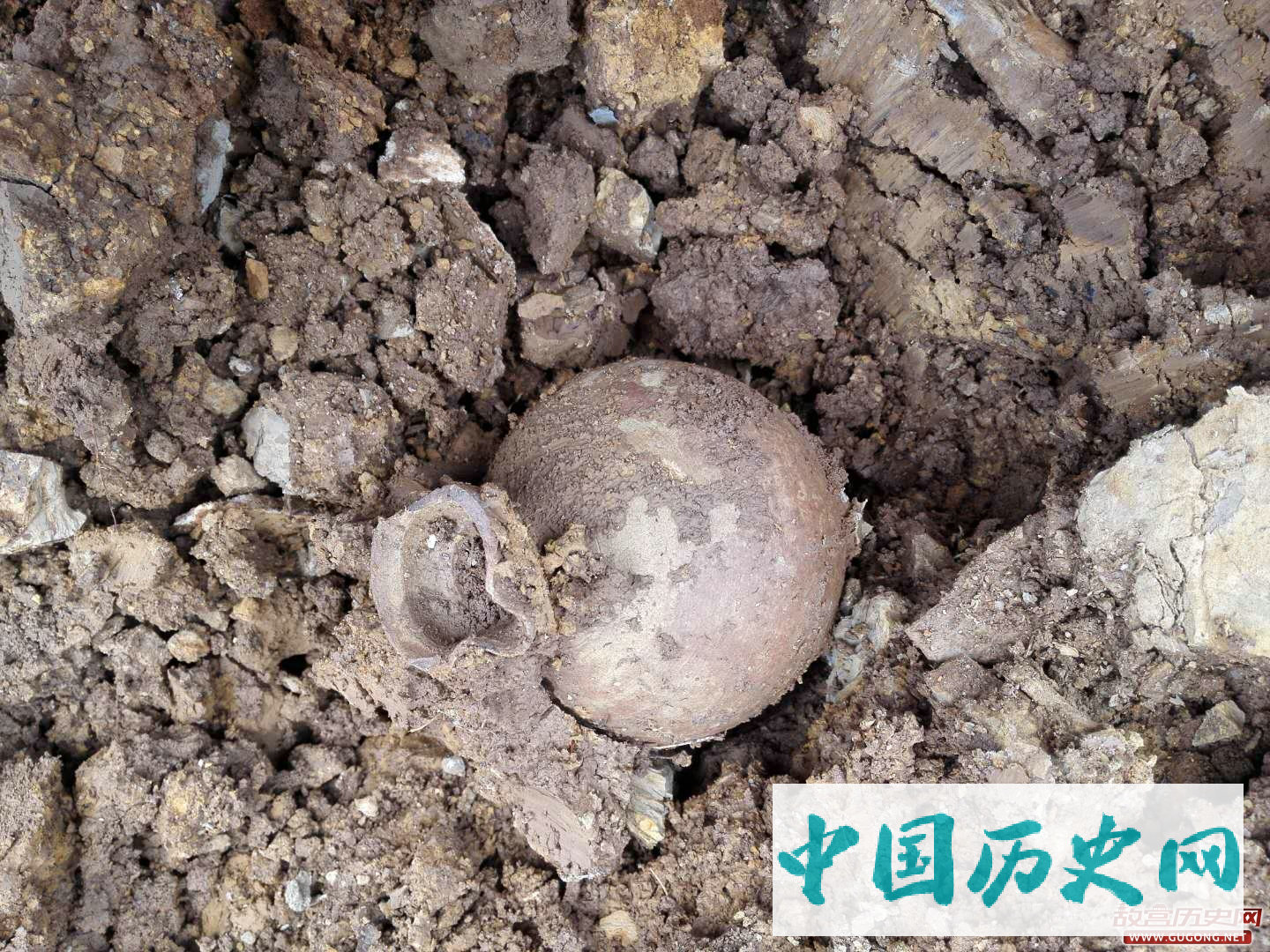 云南威信白岩寨墓地
