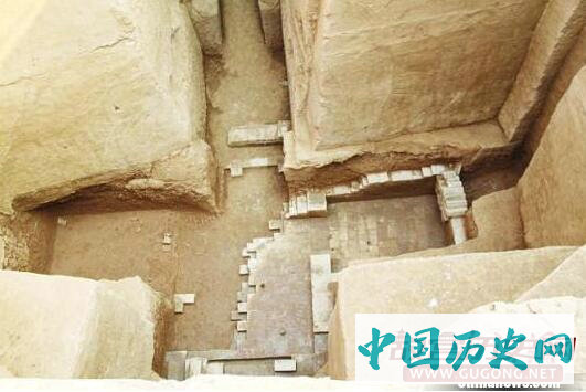 陕西银西铁路基建考古发现罕见“古墓相套”
