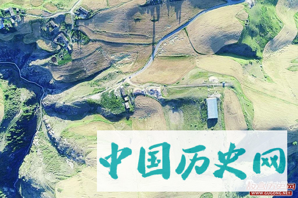 汉代“疏勒城”基本确定：新疆奇台石城子遗址发现城门门道和墓葬等遗迹