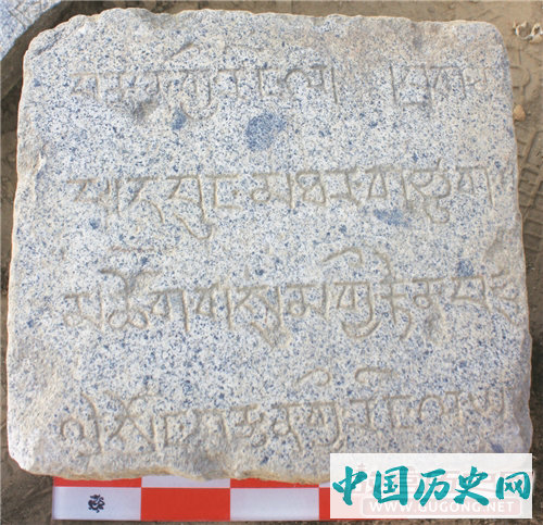 西藏完成拉萨嘎尔琼拉康石碑考古清理工作