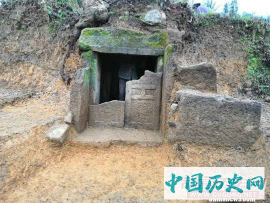 考古正安宋墓 贵州首次发现蛇首人身武士像
