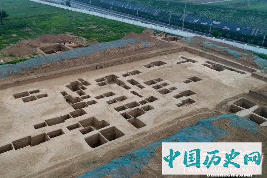 陕西咸阳发掘秦墓75座 发现中西交流特色琉璃珠