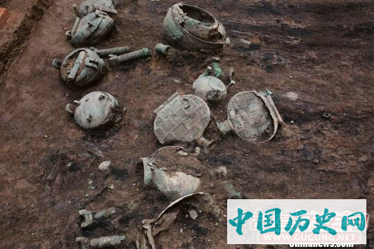 陕西咸阳发掘秦墓75座 发现中西交流特色琉璃珠
