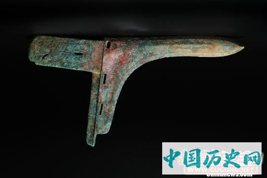 陕西咸阳发掘秦墓75座 发现中西交流特色琉璃珠