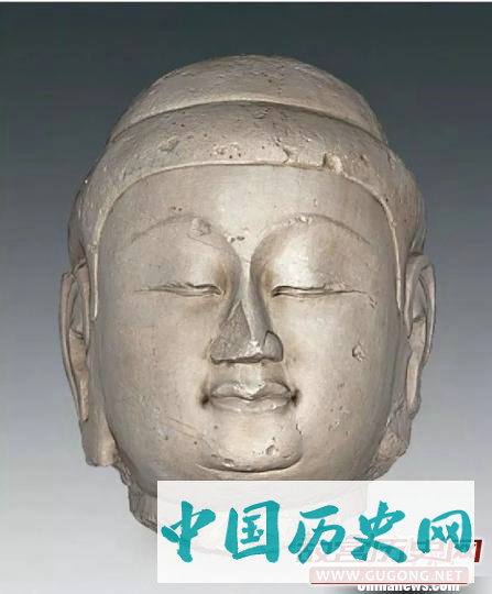 山西五台山附近发现佛像窖藏坑 出土石刻造像34尊