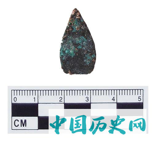 云南武定春秋战国遗址 发现铜戈鱼钩石范
