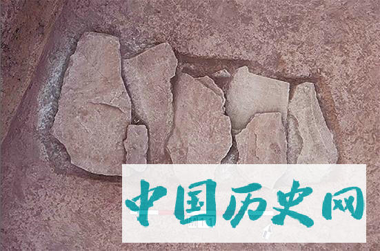 云南武定春秋战国遗址 发现铜戈鱼钩石范
