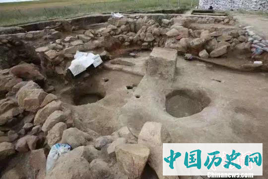 新疆考古学者在东天山发掘距今3000年前大型聚落遗址
