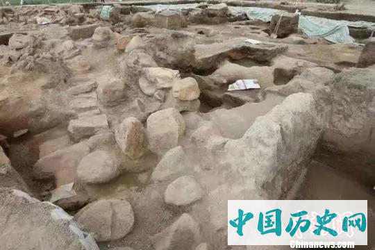 新疆考古学者在东天山发掘距今3000年前大型聚落遗址