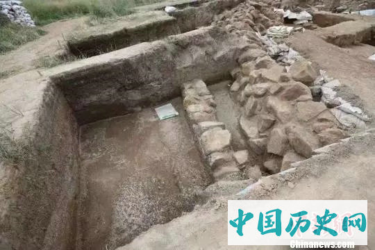 新疆考古学者在东天山发掘距今3000年前大型聚落遗址