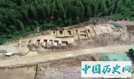 浙江海宁发掘1000平方米墓葬群 含5座良渚文化墓葬