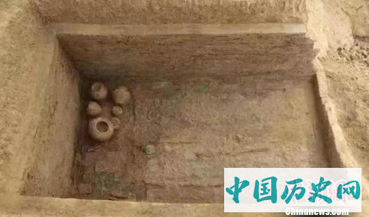 浙江海宁发掘1000平方米墓葬群 含5座良渚文化墓葬
