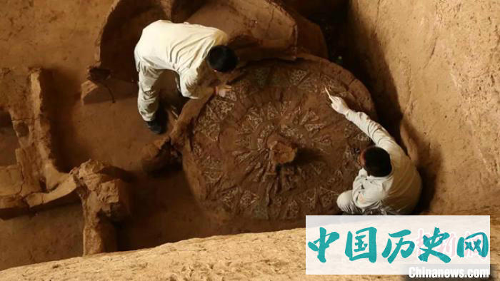 甘肃马家塬遗址已出土文物万余件：随葬车辆装饰繁复