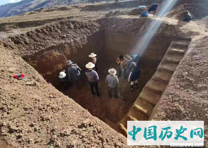 四川炉霍发现疑似距今10余万年的手斧