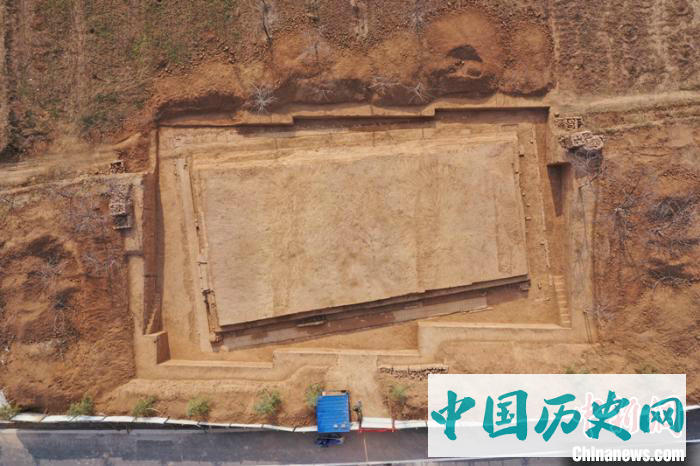 唐丰陵陵园发掘出乳阙遗址 其上阙体为三出阙结构