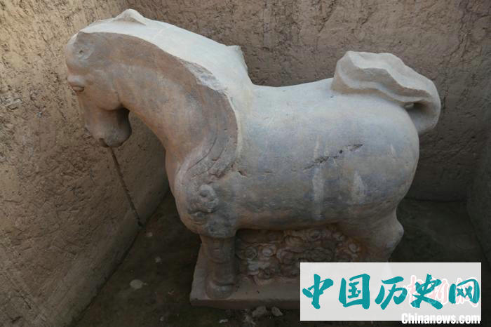 唐丰陵陵园发掘出乳阙遗址 其上阙体为三出阙结构
