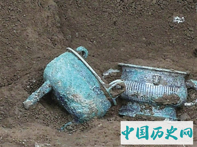陕西宝鸡旭光墓地出土罕见金制品和青铜器