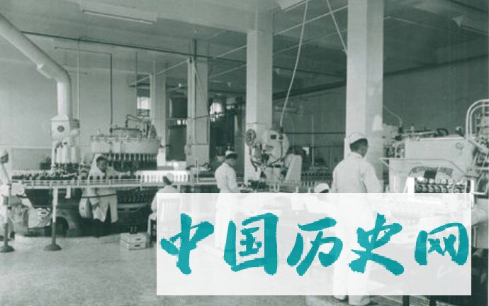 老照片：可口可乐中国发展史，第一年只卖了25瓶，你知道吗？