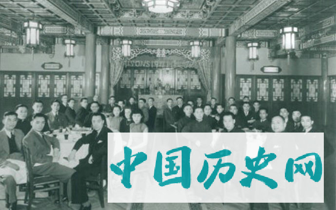 老照片：可口可乐中国发展史，第一年只卖了25瓶，你知道吗？