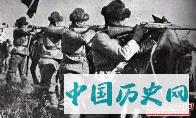 参加射击训练的伪满军。