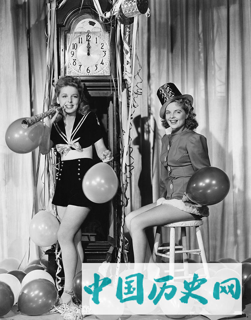 老照片：养眼的古典美女来了送给您新年的祝福