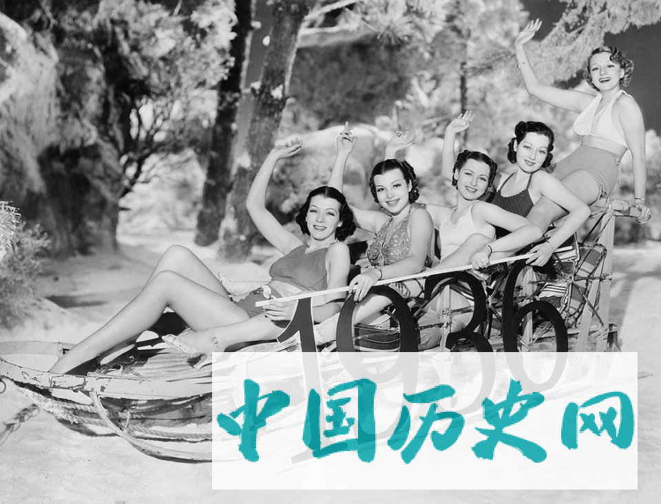 老照片：养眼的古典美女来了送给您新年的祝福