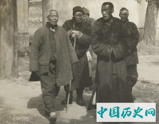 老照片：罕见的“退休”老太监，图7净身不干净胡子长得很长