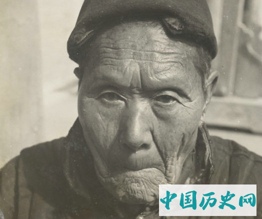 老照片：罕见的“退休”老太监，图7净身不干净胡子长得很长