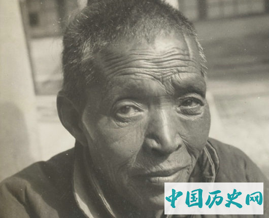 老照片：罕见的“退休”老太监，图7净身不干净胡子长得很长