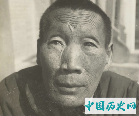 老照片：罕见的“退休”老太监，图7净身不干净胡子长得很长