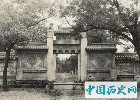 老照片：罕见的“退休”老太监，图7净身不干净胡子长得很长