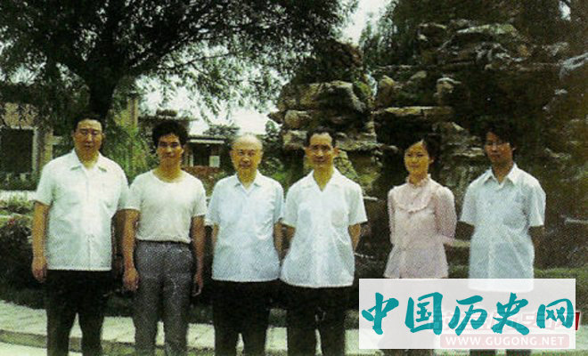 在507所合影，左一陈信、左三钱学森、左四张震寰