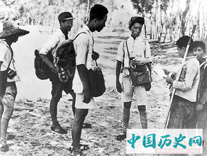 检查路条，是“儿童团”放哨、侦察情报的主要手段之一