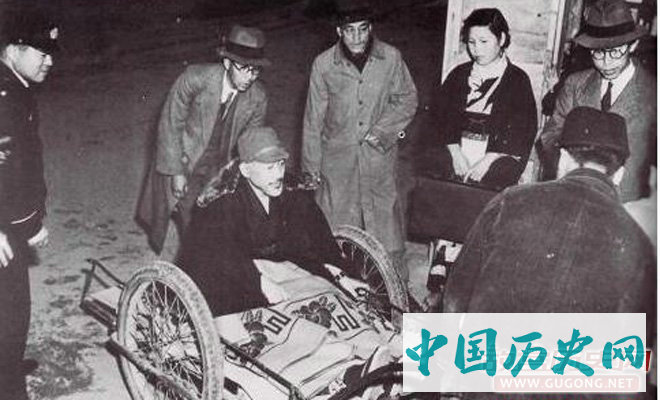 架子车上的石原莞尔。