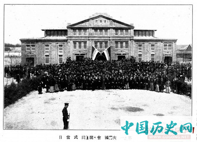 1912年4月29日，参议院在北京象坊桥前资政院旧址举行开院仪式