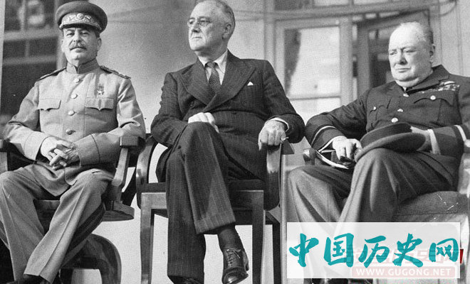 德黑兰会议期间，斯大林、罗斯福、丘吉尔合影