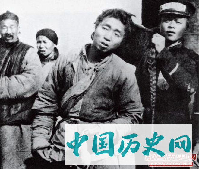 民国建立后，剪辫子没有变成民众普遍的自发行为，只能依靠政府强制