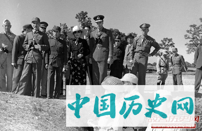 1943年末，蒋介石夫妇与蒋纬国等赴姆伽视察中国驻印军