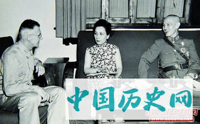 史迪威与蒋介石夫妇合影