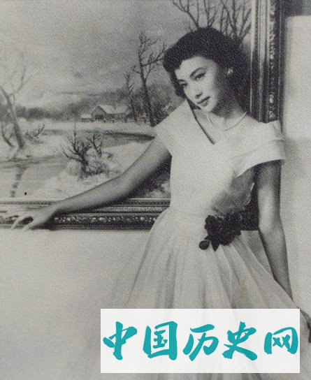 老照片：民国时期的女子，温婉美丽让人一见倾心。