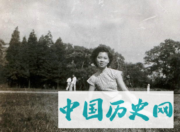 老照片：民国时期的女子，温婉美丽让人一见倾心。