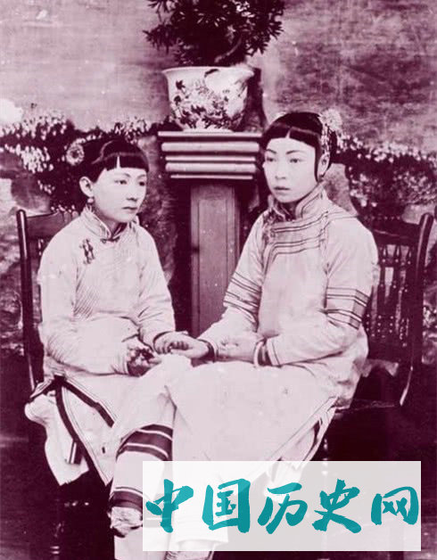 老照片：民国时期的女子，温婉美丽让人一见倾心。