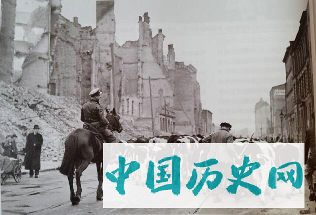 597：二战后期，盟军对德国的疯狂掠夺，苏联人更是连牛的不放过